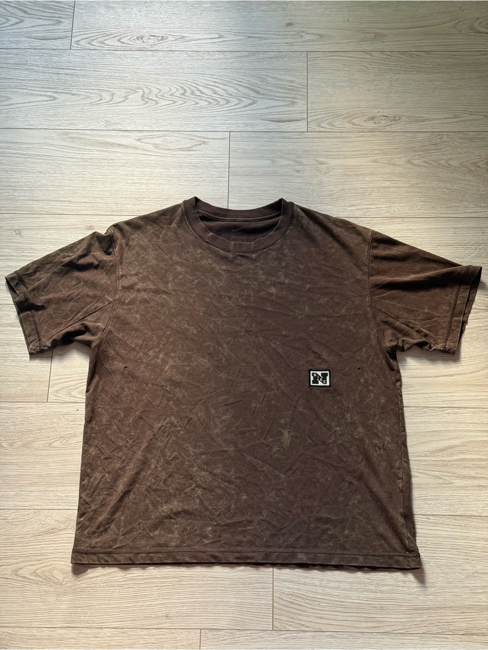 Nike Brown Short-Sleeve Crewneck Tee with Small Patch Logo